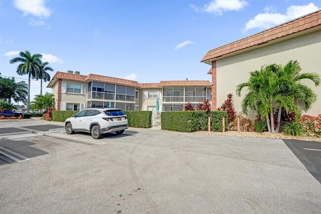 Building Photo - 2201 SE 9th St