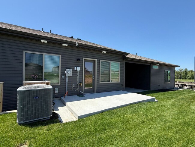 Building Photo - 7004 Claystone Dr
