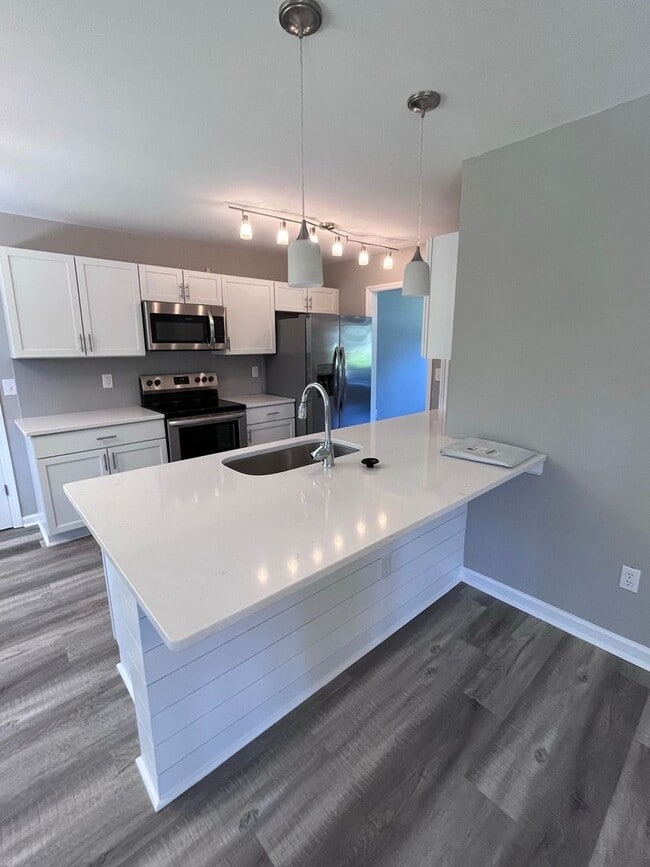 Building Photo - Available May 1st. Totally Remodeled 3 BR/2 BA