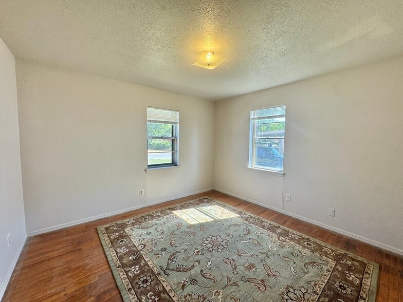 Building Photo - 3348 SW 23rd St