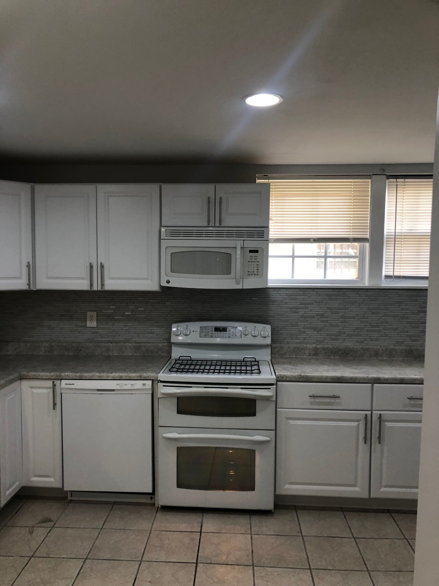 Building Photo - 4837 Grove St