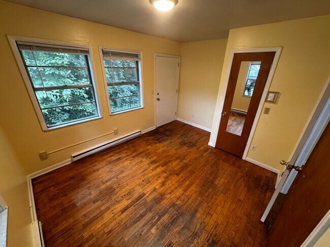 Building Photo - 568 Spartan Ave