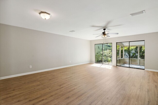 Building Photo - Mariners Walk - Easy walk to the beach