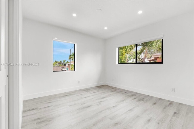 Building Photo - 8550 SW 28th St