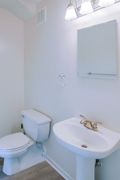 Building Photo - 41 Beri Dr