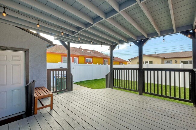 Building Photo - 1070 Jefferson Ave
