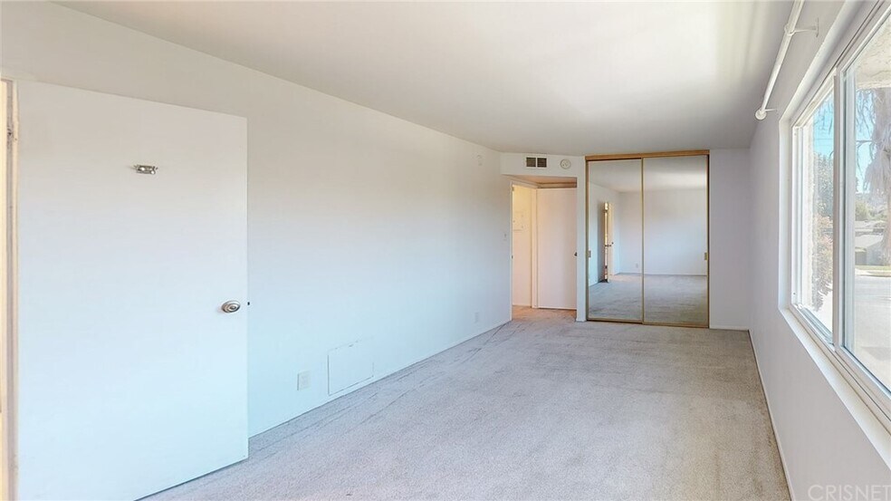 Building Photo - 12157 Moorpark St