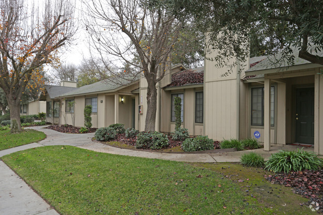 Building Photo - Myerwood Apartment Homes