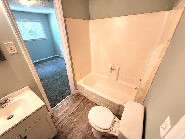 Building Photo - 815 Raleigh St