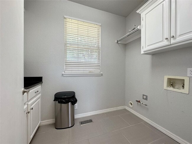 Building Photo - 2812 Eaton Dr