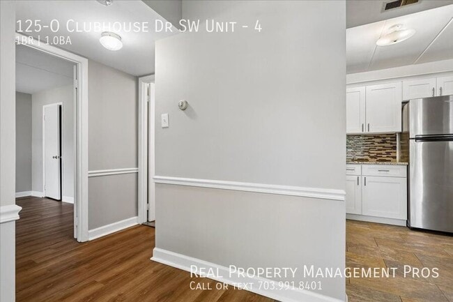 Building Photo - 125 Clubhouse Dr SW
