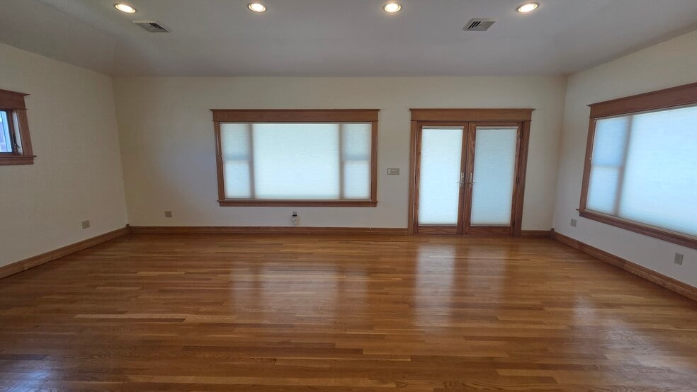 Building Photo - 559 Minor St