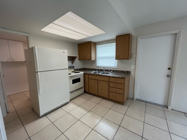 Kitchen/ bathroom entry - 6100 Dr Martin Luther King Jr St N