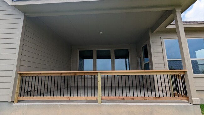 Building Photo - 530 Singing Creek