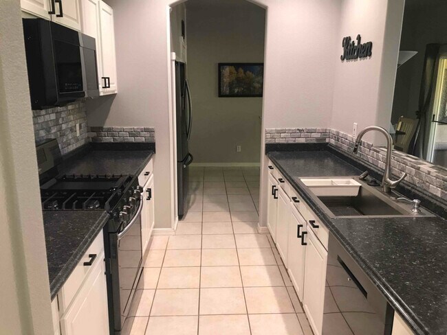 Building Photo - 2118 Alpine Shadows View