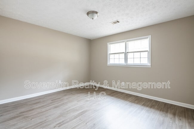 Building Photo - 467 Southern Way