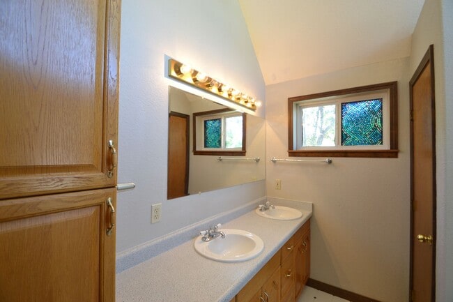 Building Photo - Ranch with Unfinished Basement in D20 with...