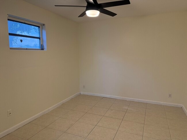 Building Photo - 4200 NW 37th Terrace