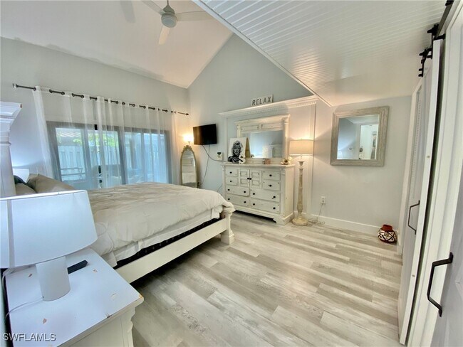 Building Photo - 871 Meadowland Dr
