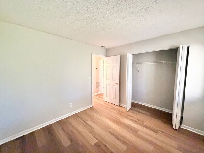 Building Photo - ** ABACO BAY ** 2 BED / 2 BATH CONDO - BAY...