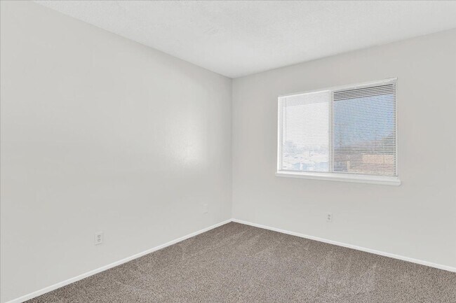 Building Photo - Spacious 2-Bedroom Townhome in Hesperia, CA!