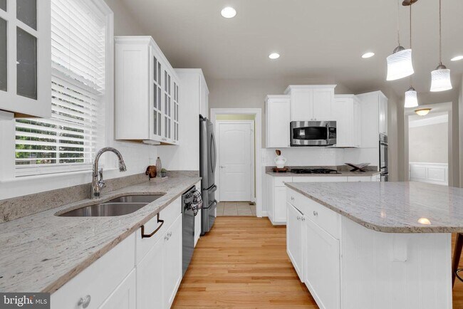 Building Photo - 42706 Chisholm Dr
