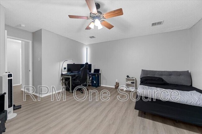 Building Photo - 5401 Pandale Valley Dr