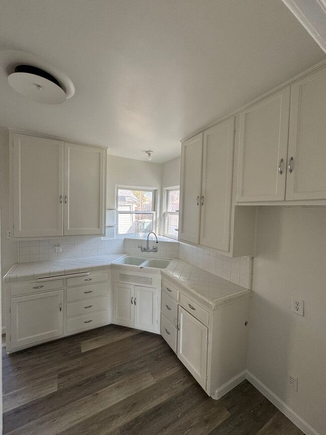 Building Photo - Old Town Charm