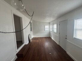 Building Photo - 608 W Emporia Ave