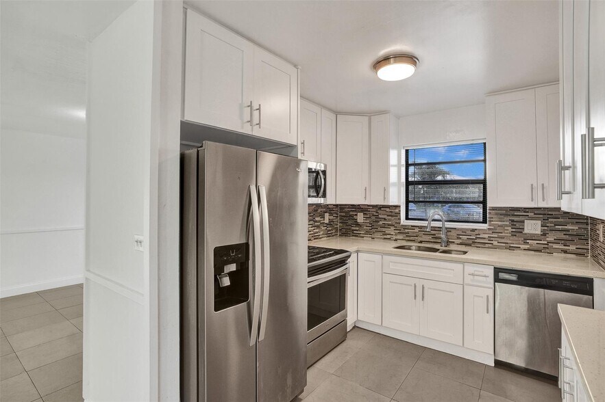 Building Photo - 1142 NW 43rd Ter