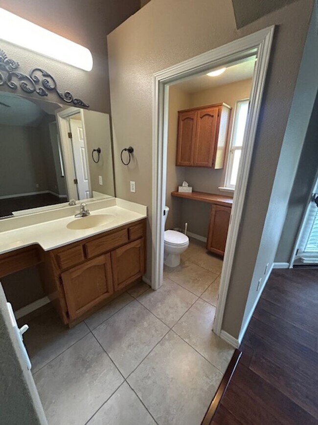 Building Photo - Beautiful 3 Bedroom 2 Bathroom in Farmersville!!