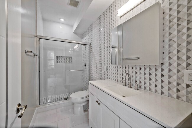 Building Photo - 1638 K St NW