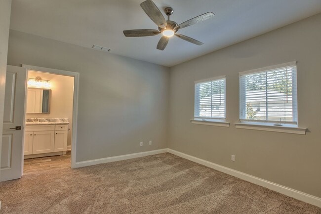 Building Photo - Unbelievable 3 Bedroom 3 Bathroom Upscale Town Home