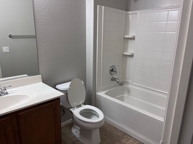 Building Photo - 5 bed 3 bath 3 car garage in San Tan Valley