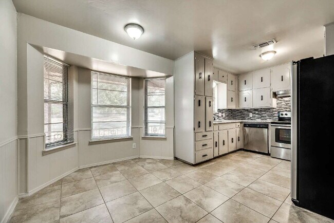 Building Photo - Great 3-2-2 in North Richland Hills surrounded by mature trees