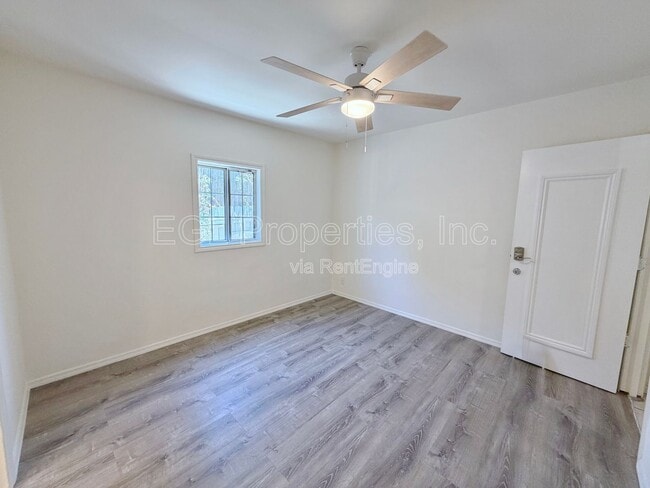 Building Photo - 2407 Fernleaf St