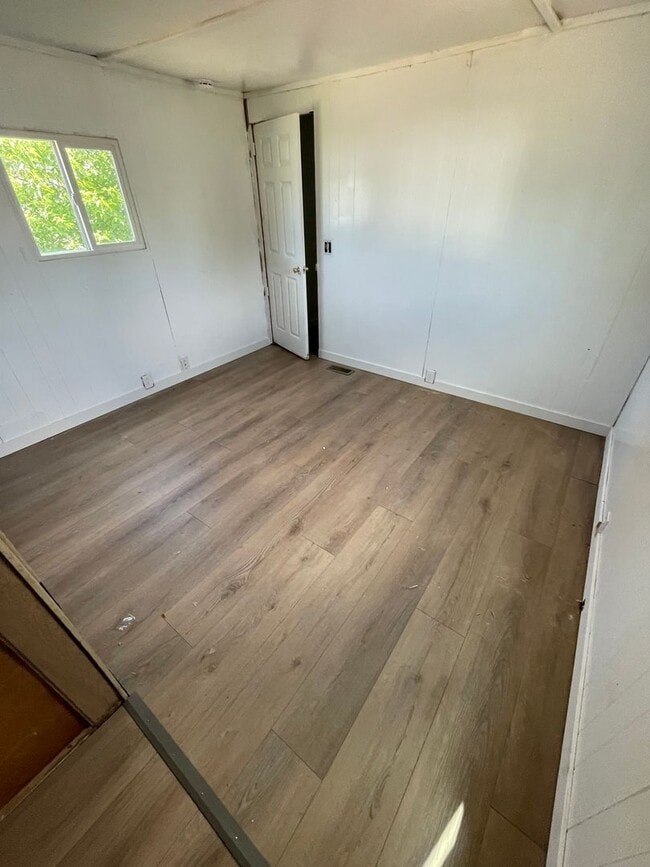 Building Photo - 870 Eden Dr