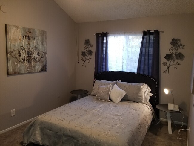 Master bedroom - 4089 W 141st St
