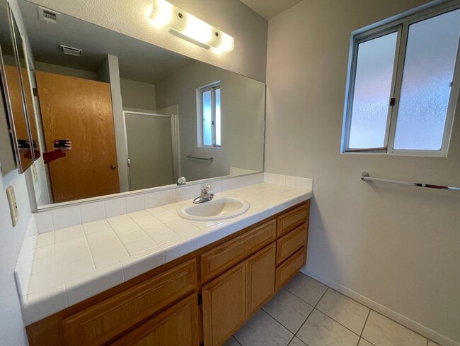 Building Photo - Two Bedroom Two Bathroom Home in Hemet!