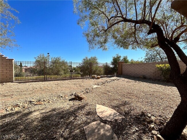 Building Photo - 548 Ivy Spring St