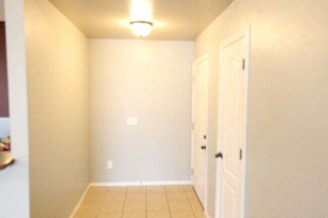 Building Photo - 12221 Biltmore Dr