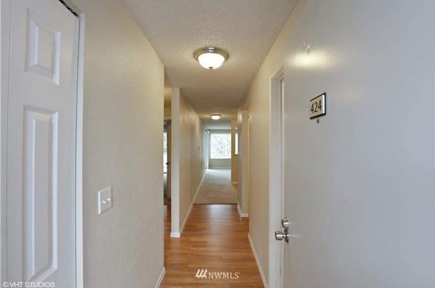 Building Photo - 2503 NE 4th St