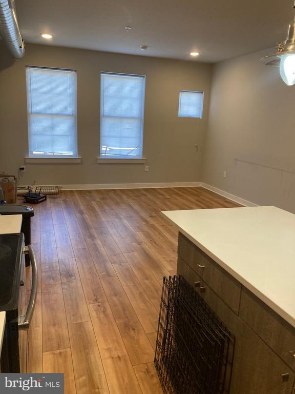 Building Photo - 2553 N Front St