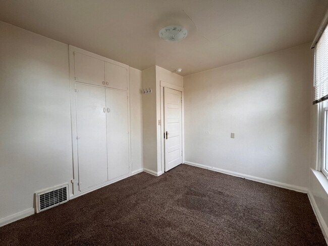 Building Photo - e2607