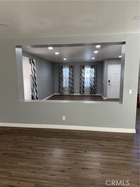 Building Photo - 8941 Carnation Dr