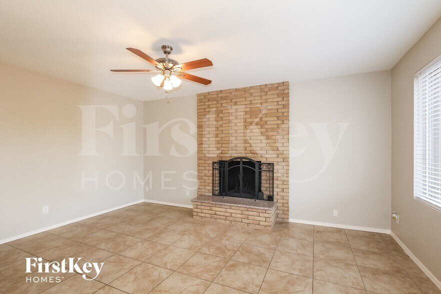 Building Photo - 4237 W Brown St