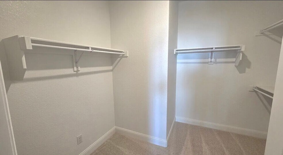 Building Photo - 3017 Burwick Ln