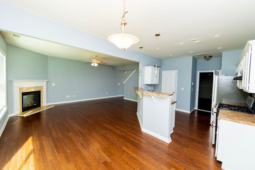 Building Photo - 5815 Weddington Dr