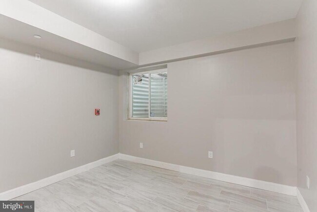 Building Photo - 667 N 39th St