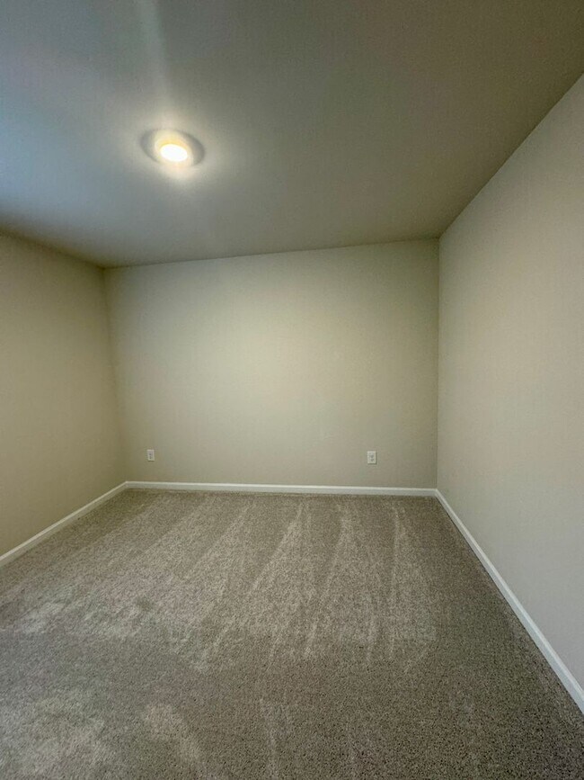 Building Photo - 4BR/2.5BA in Steel Creek's Brightwater Neighborhood